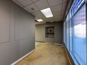 265 Enfield Pl, Mississauga, ON for lease Interior Photo- Image 2 of 4
