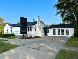 305 E Maple Rd, Troy MI - Pub