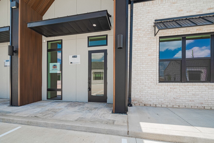 1325 Main St, Katy, TX for lease - Building Photo - Image 3 of 28