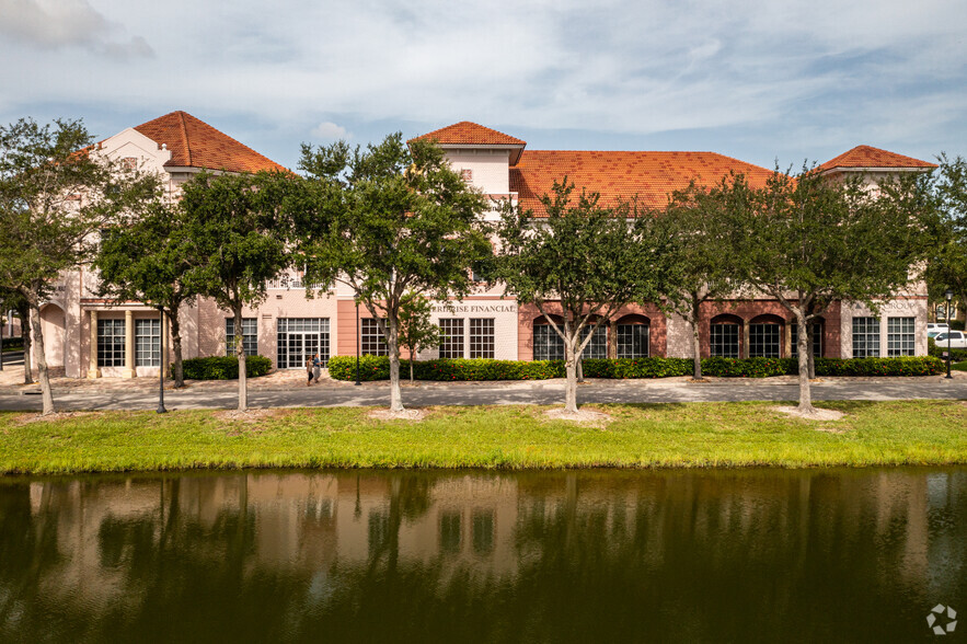 9015 Strada Stell Ct, Naples, FL for sale - Building Photo - Image 2 of 6