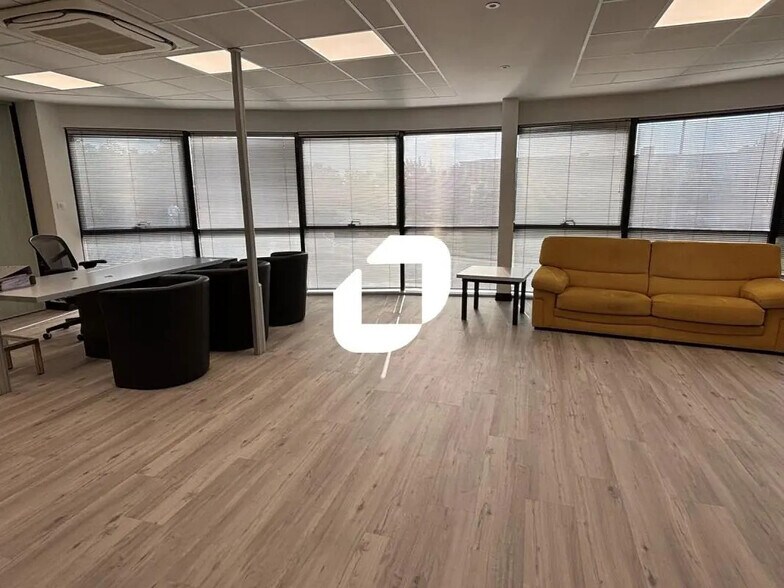 1 Rue Du Parc, Oberhausbergen for sale - Interior Photo - Image 3 of 7