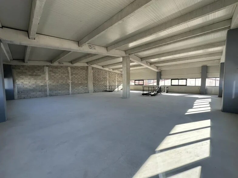 Retail in Puget-sur-Argens for sale - Interior Photo - Image 2 of 6
