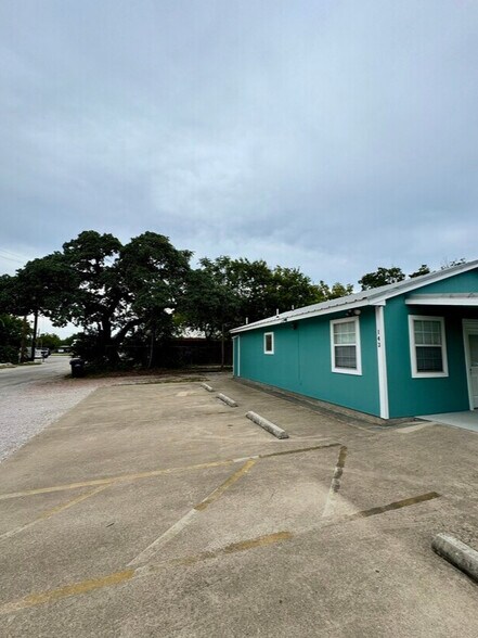 143 N West St, Bertram, TX for sale - Building Photo - Image 3 of 32