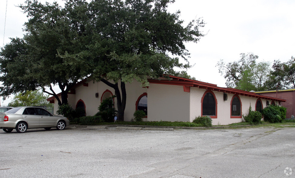 1711 N Trinity St, San Antonio, TX for lease - Building Photo - Image 2 of 5