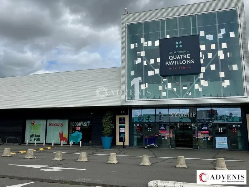Retail in Lormont for lease Building Photo- Image 1 of 8