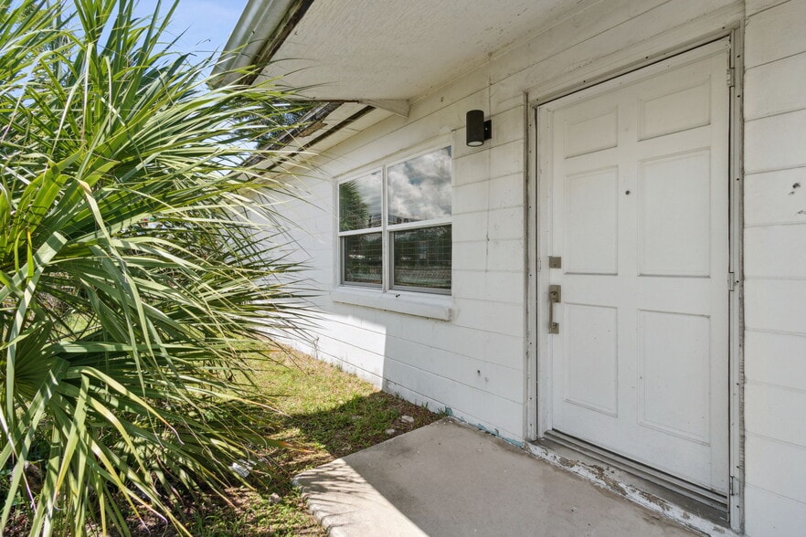 7957 Blanding Blvd, Jacksonville, FL for lease - Building Photo - Image 3 of 20
