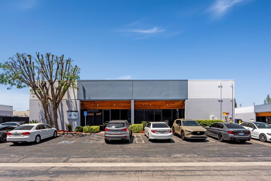 9420 Lurline Ave, Chatsworth, CA for lease - Building Photo - Image 3 of 18
