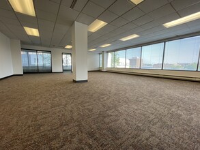 701 Lee St, Des Plaines, IL for lease Interior Photo- Image 1 of 4