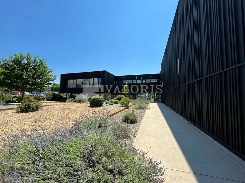 Office in Aix-en-Provence for lease - Building Photo - Image 2 of 17