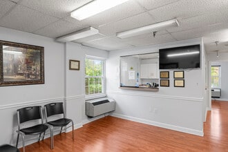 5514 Alma Ln, Springfield, VA for lease Interior Photo- Image 2 of 35