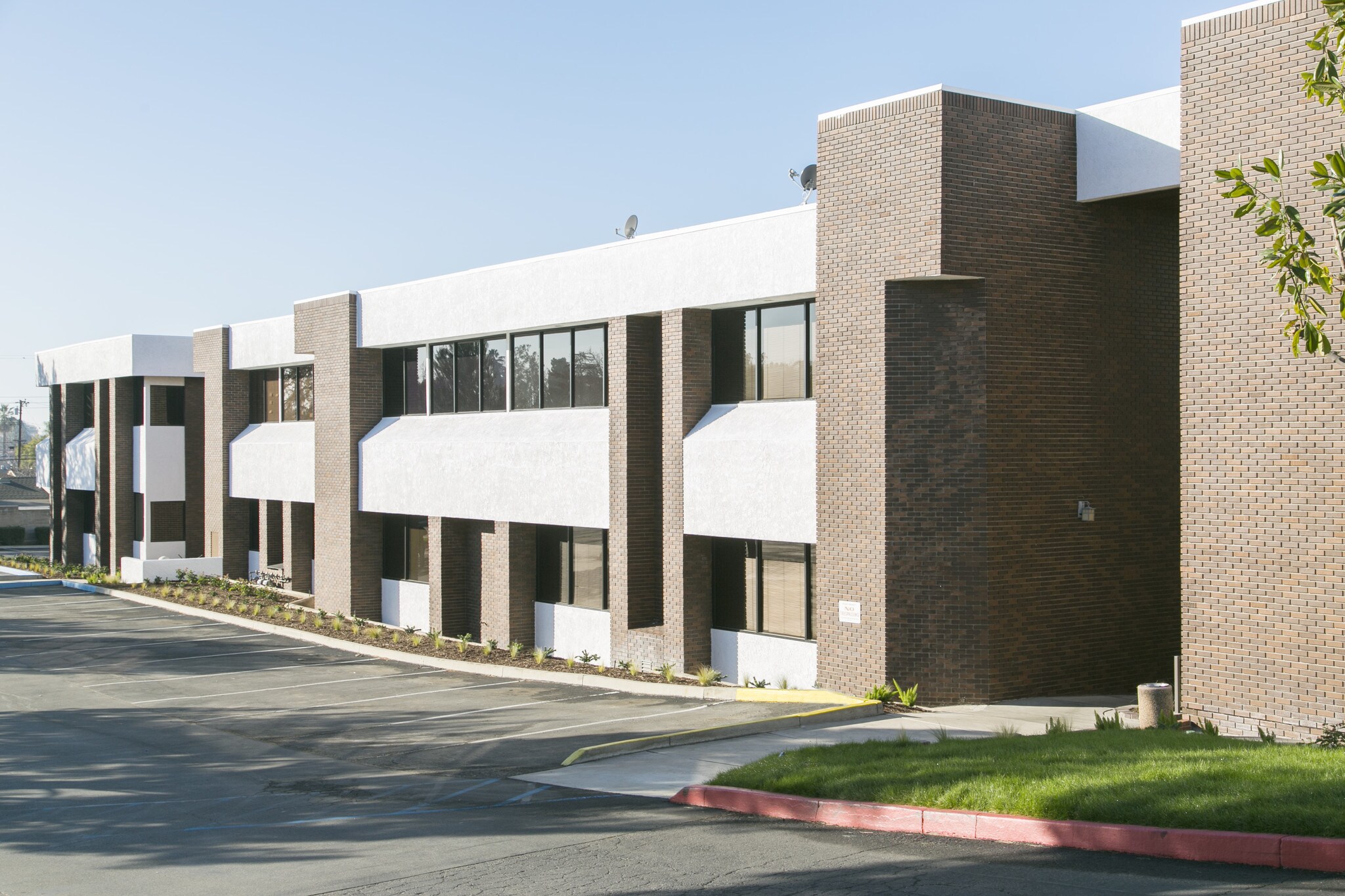 1122 E Lincoln Ave, Orange, CA 92865 Lincoln Medical Dental Plaza