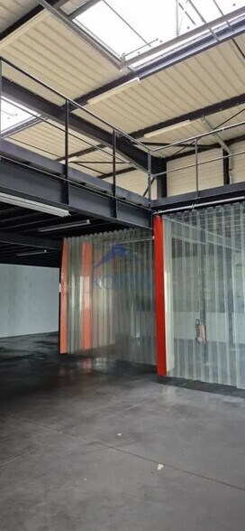 Flex in Vaulx-en-Velin for lease - Building Photo - Image 2 of 6