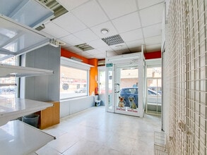 Retail in Madrid, Madrid for lease Interior Photo- Image 2 of 6