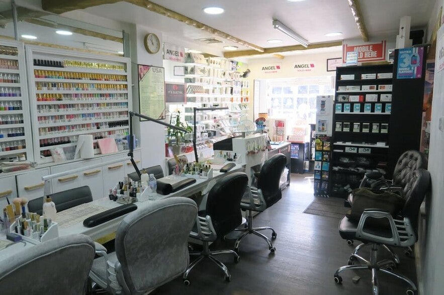 Uxbridge Rd, Pinner for lease - Building Photo - Image 2 of 3