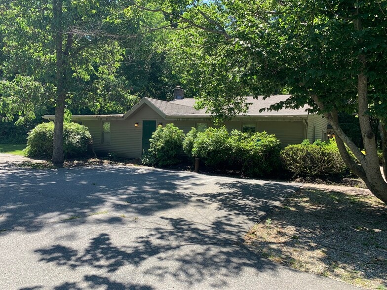 146 Hudson Rd, Bolton, MA for sale - Building Photo - Image 1 of 1