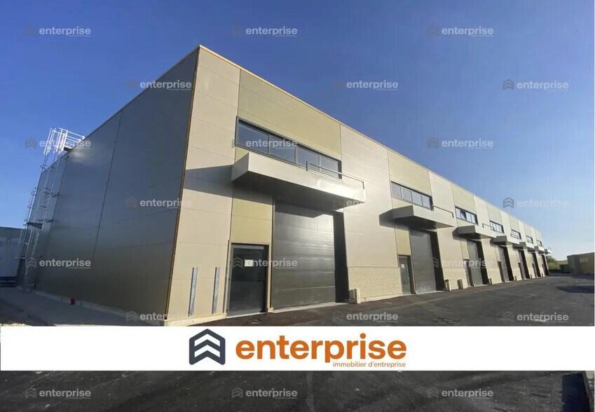 Flex in Chambly for lease - Building Photo - Image 1 of 6