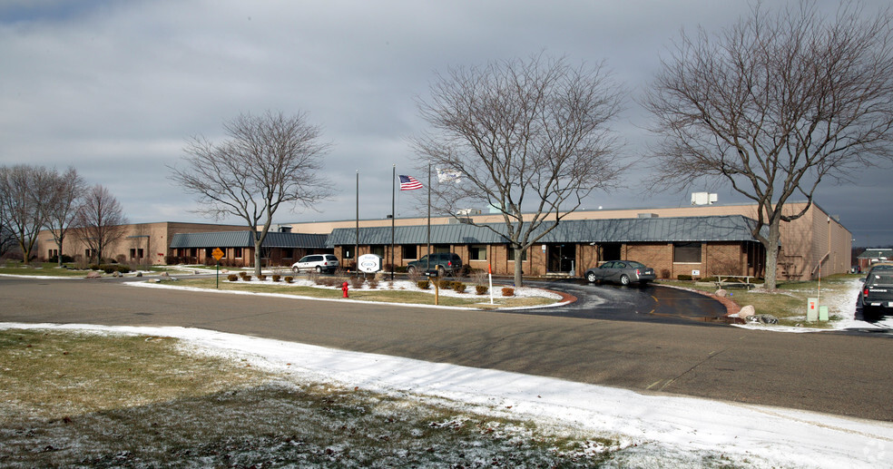 20580 Enterprise Ave, Brookfield, WI for sale - Building Photo - Image 1 of 1