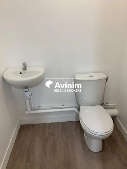 Retail in Le Havre for lease - Interior Photo - Image 3 of 3