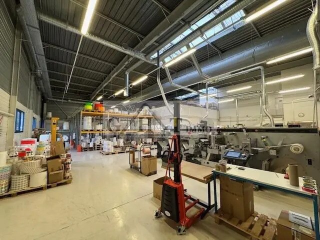 Office in Cheptainville for lease - Building Photo - Image 2 of 22