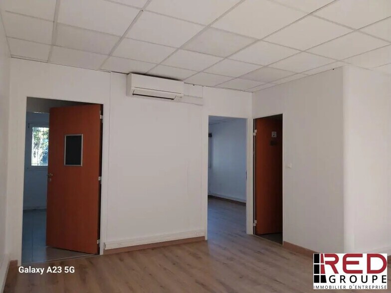 Office in Vitrolles for lease - Building Photo - Image 1 of 6