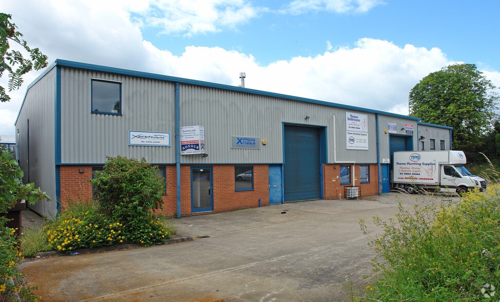 Station Yard, Thame for lease - Primary Photo - Image 1 of 2