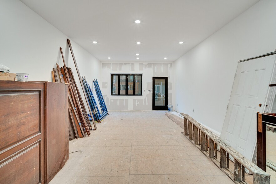 1729 Ridge Ave, Philadelphia, PA for sale - Interior Photo - Image 2 of 30