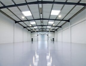 1-4 Cartwright Rd, Stevenage for lease Interior Photo- Image 2 of 2