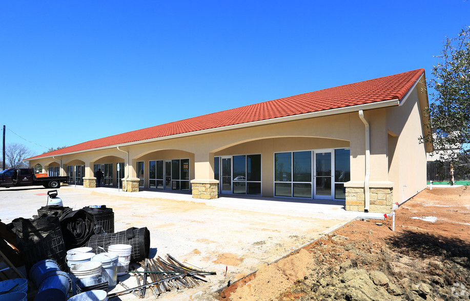 1501 Bunton Creek Rd, Kyle, TX for lease - Building Photo - Image 3 of 7