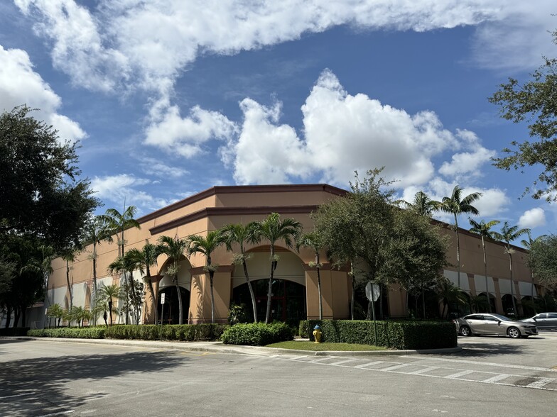 10803-10889 Marks Way, Miramar, FL for lease - Building Photo - Image 1 of 3