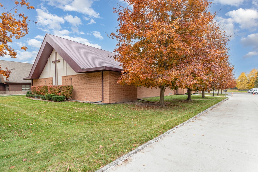 5501 Gratiot Rd, Saginaw, MI for sale - Building Photo - Image 3 of 14
