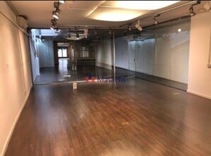 Retail in Barcelona, Barcelona for lease Interior Photo- Image 2 of 25