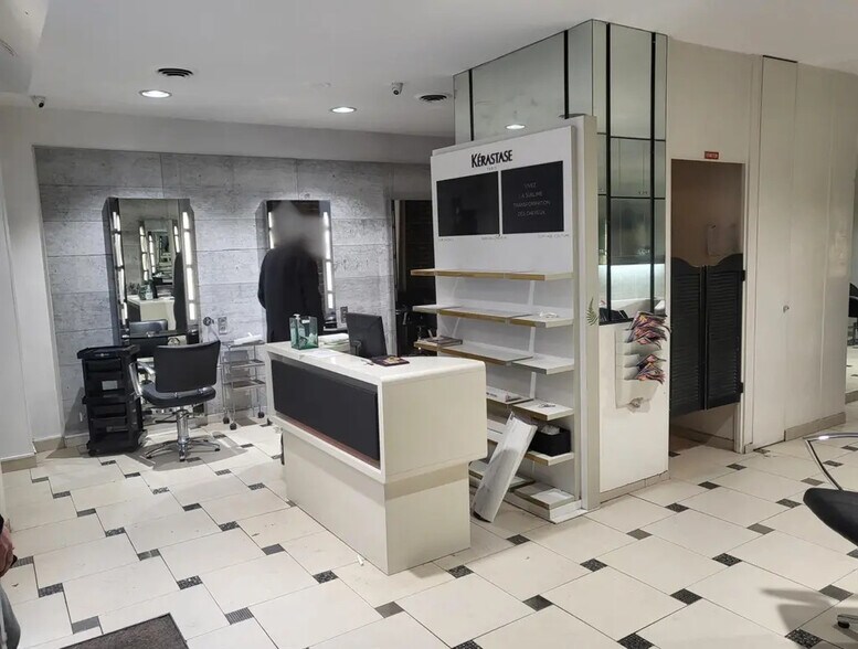 Retail in Paris for lease - Interior Photo - Image 2 of 3