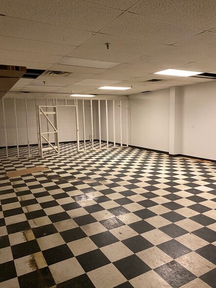 1862 E Main St, Bridgeport, CT for sale - Interior Photo - Image 2 of 12