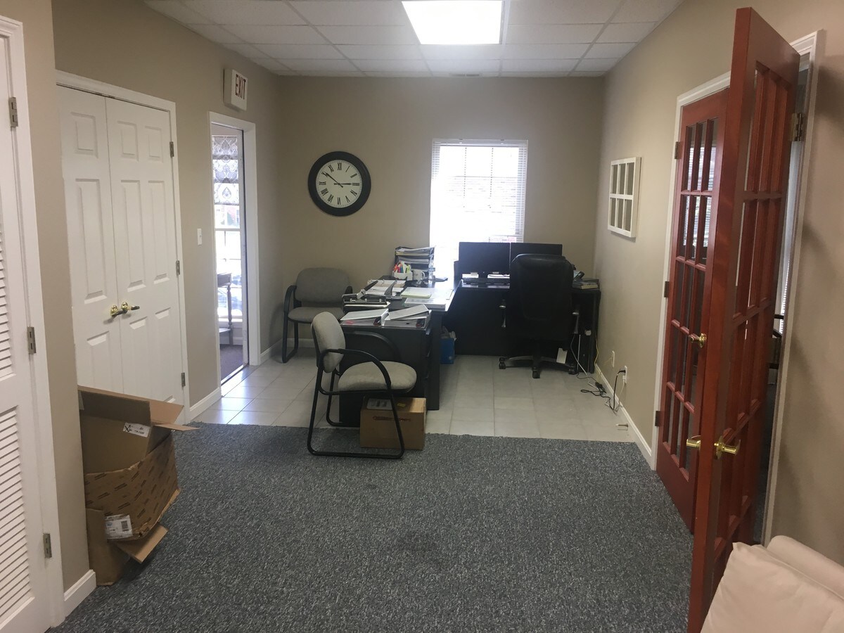 7980 New Lagrange Rd, Louisville, KY 40222