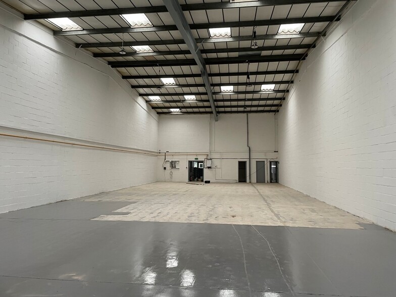 37-44 Potters Ln, Milton Keynes for lease - Building Photo - Image 3 of 28