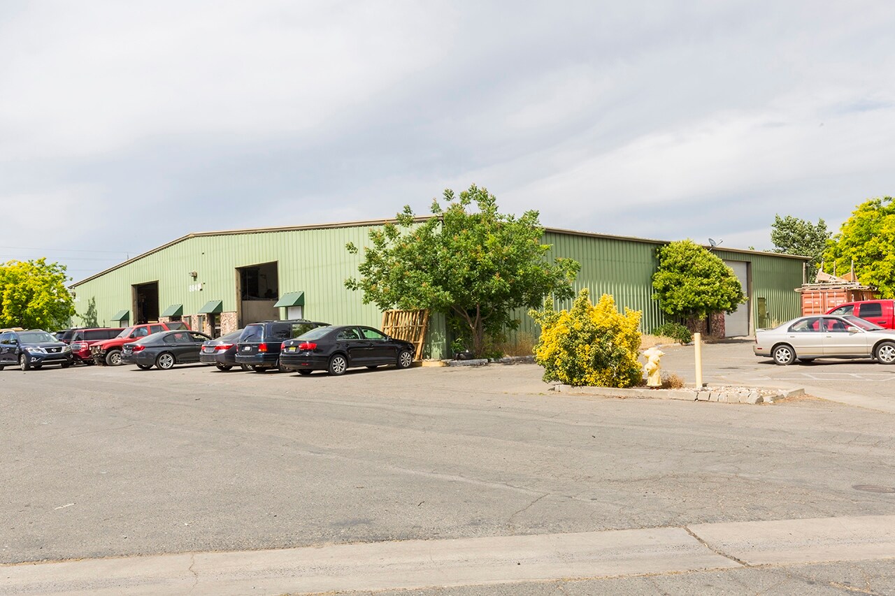 8842 Elder Creek Rd, Sacramento, CA 95828