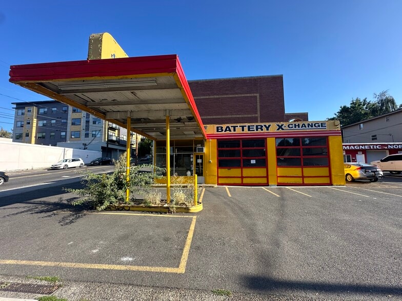 2003 SE Belmont St, Portland, OR for sale - Building Photo - Image 2 of 5