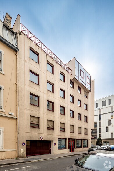 Office in Lyon for lease - Building Photo - Image 3 of 4