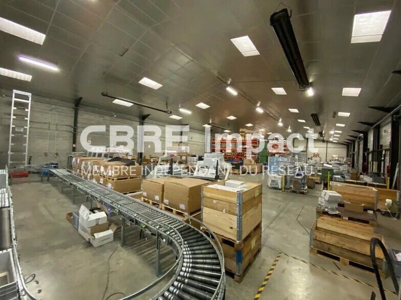 Flex in Couchey for lease - Building Photo - Image 1 of 8