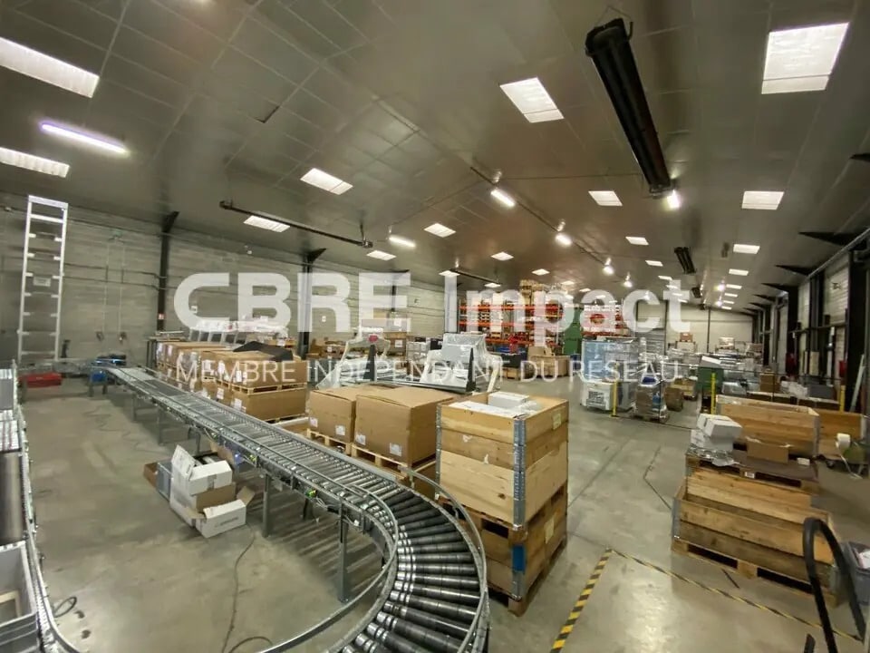 Flex in Couchey for lease Building Photo- Image 1 of 9