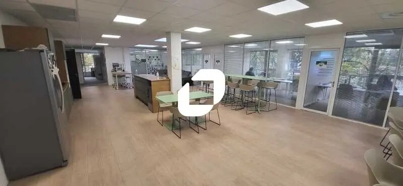 Office in Pessac for lease - Interior Photo - Image 3 of 11