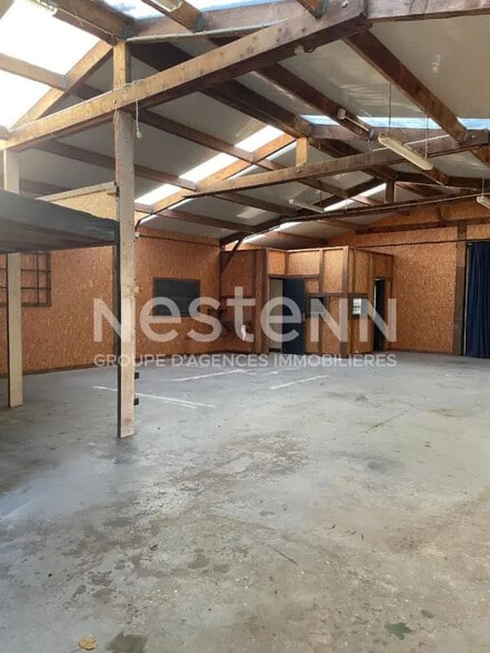 Flex in Vannes for lease - Interior Photo - Image 3 of 6