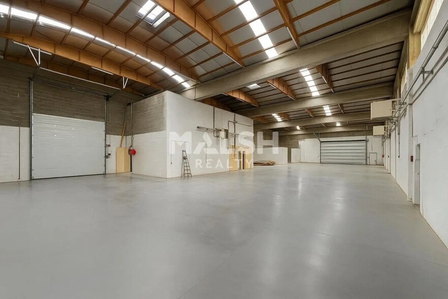 Office in Chassieu for lease - Interior Photo - Image 3 of 10