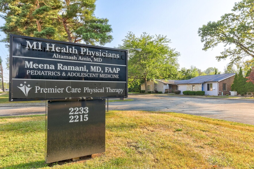 2215 N Center Rd, Saginaw, MI for sale - Building Photo - Image 3 of 29