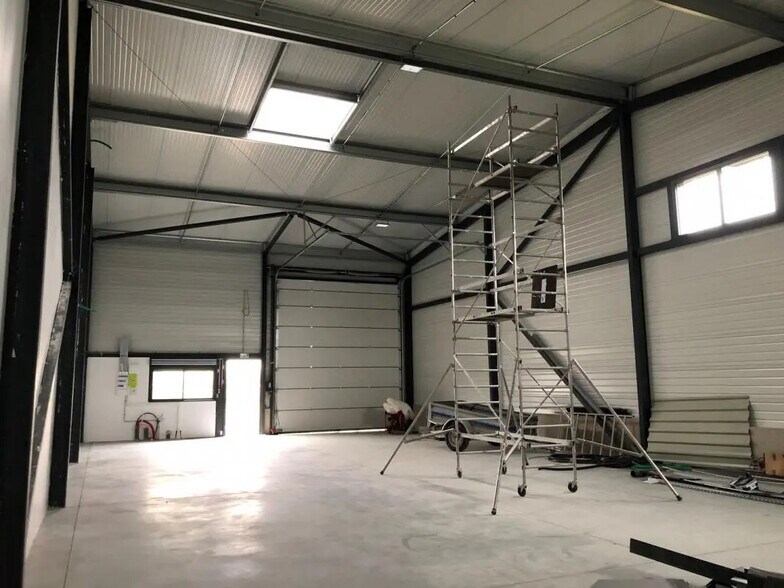 Industrial in Sainte-Geneviève for lease - Interior Photo - Image 3 of 5