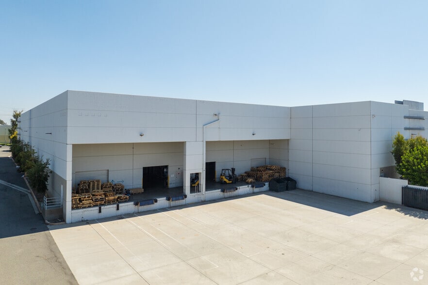 8676 Rochester Ave, Rancho Cucamonga, CA for lease - Building Photo - Image 3 of 5