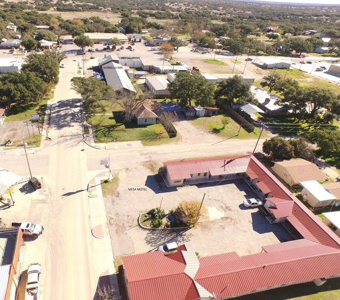 2 Motels Restaurant Storage Units, Rocksprings, TX for sale - Building Photo - Image 1 of 1