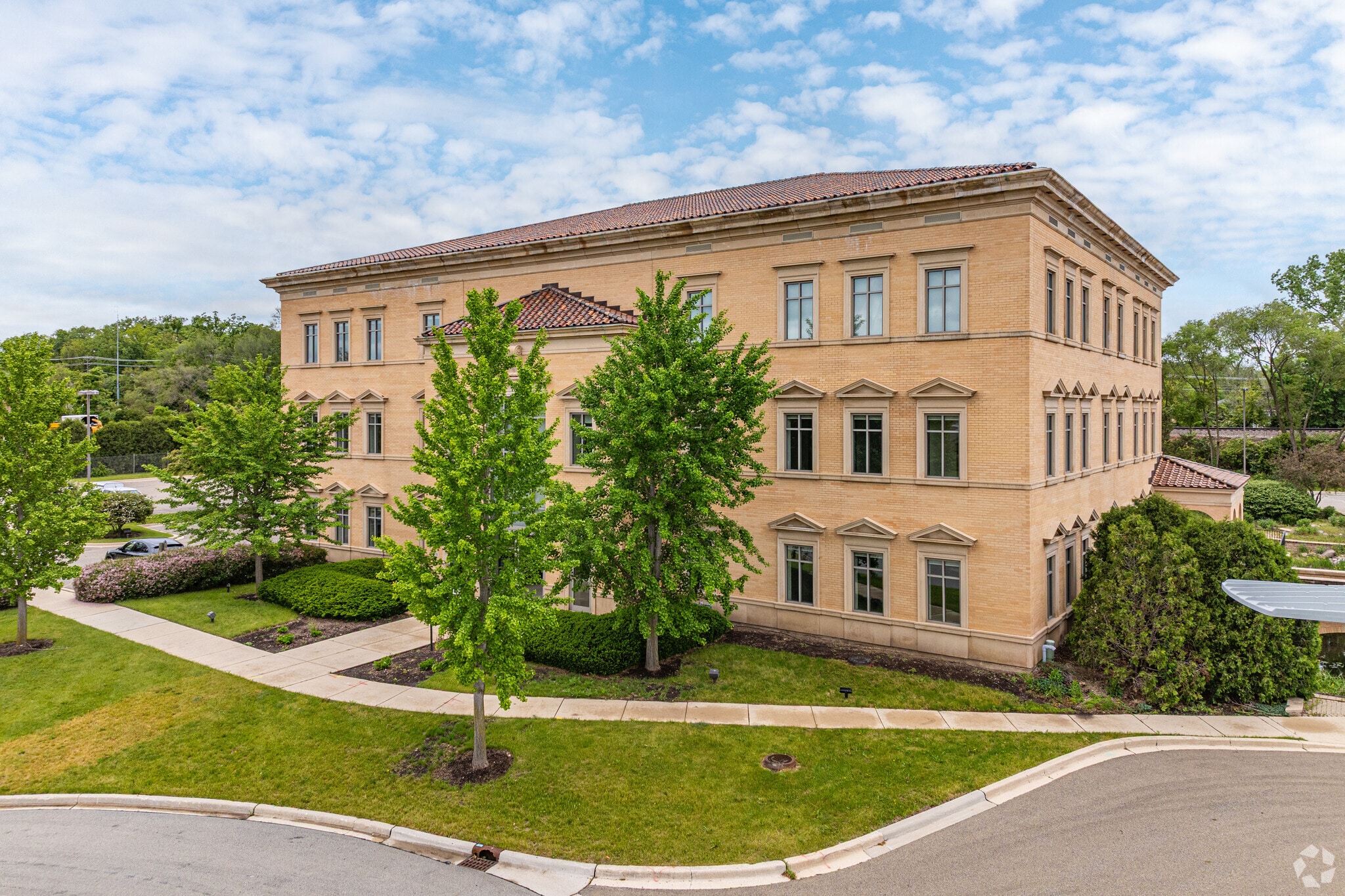 4970 Varsity Dr, Lisle, IL for sale Primary Photo- Image 1 of 6