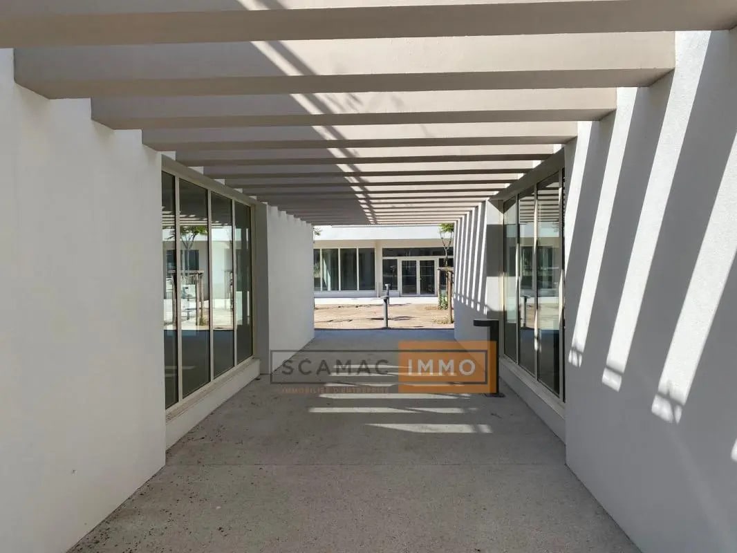 Retail in Hyères for lease Lobby- Image 1 of 6