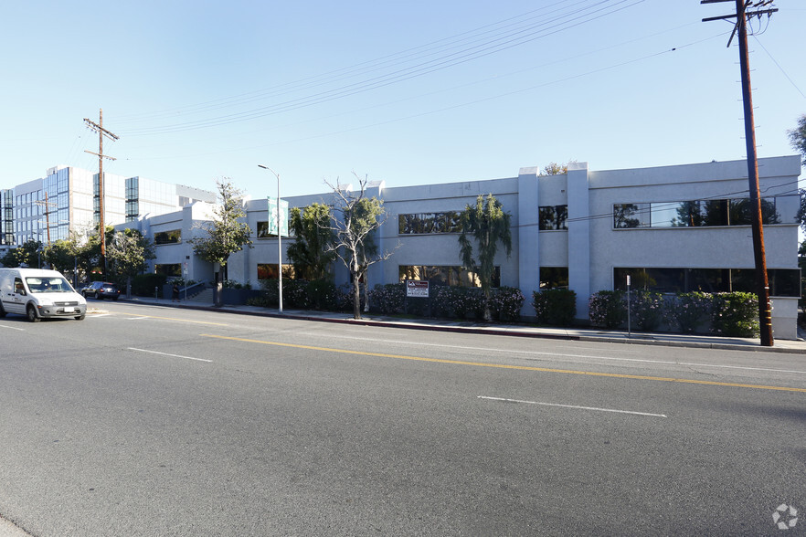 18401 Burbank Blvd, Tarzana, CA for sale - Building Photo - Image 1 of 1